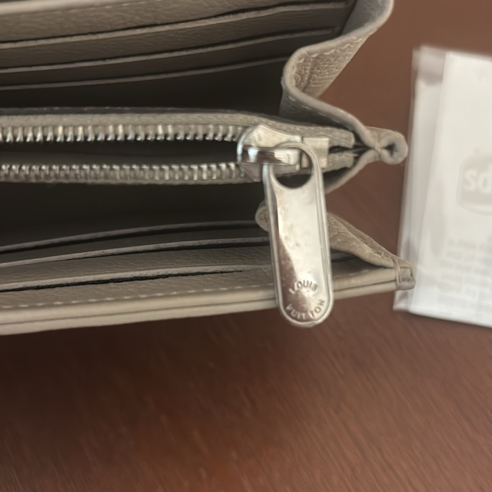 Louis Vuitton Mahina Snappy Wallet , Taupe - Picture 6 of 8